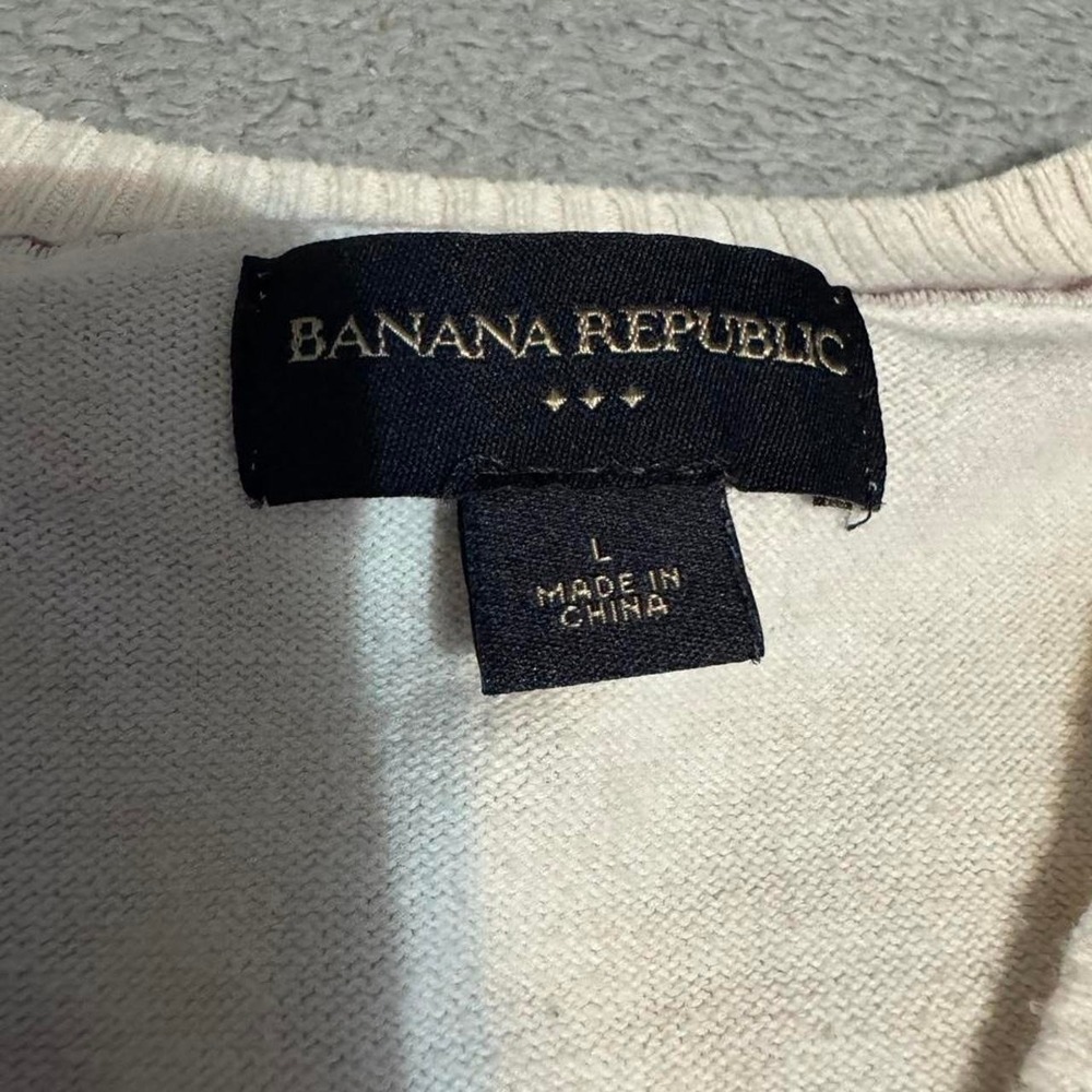 Banana Republic cream v-neck sweater | minimal - Picture 2 of 5